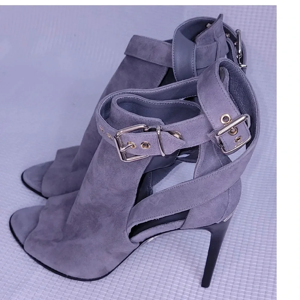 Burberry heels - Picture 1 of 13